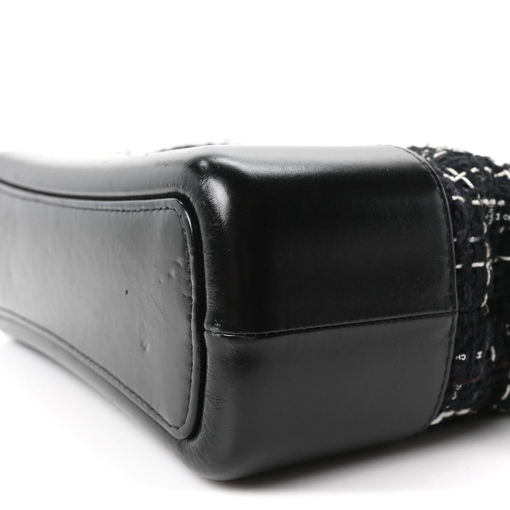 Tweed Calfskin Quilted Medium Gabrielle Hobo Black White