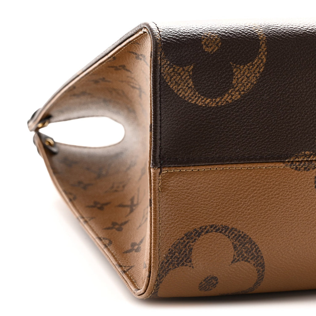 Reverse Monogram Giant Onthego MM