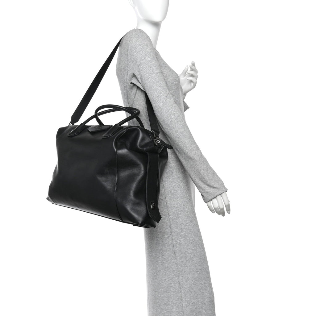 Smooth Calfskin Large Soft Antigona Black