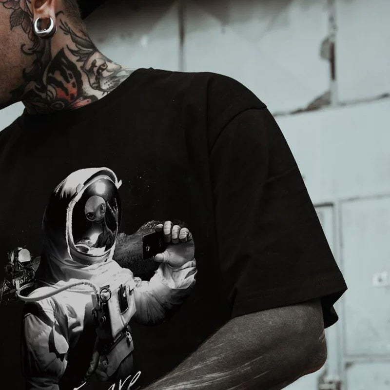 European and American street fashion brand men's and women's loose short sleeved T-shirt hiphop alien astronaut wandering Earth print tee