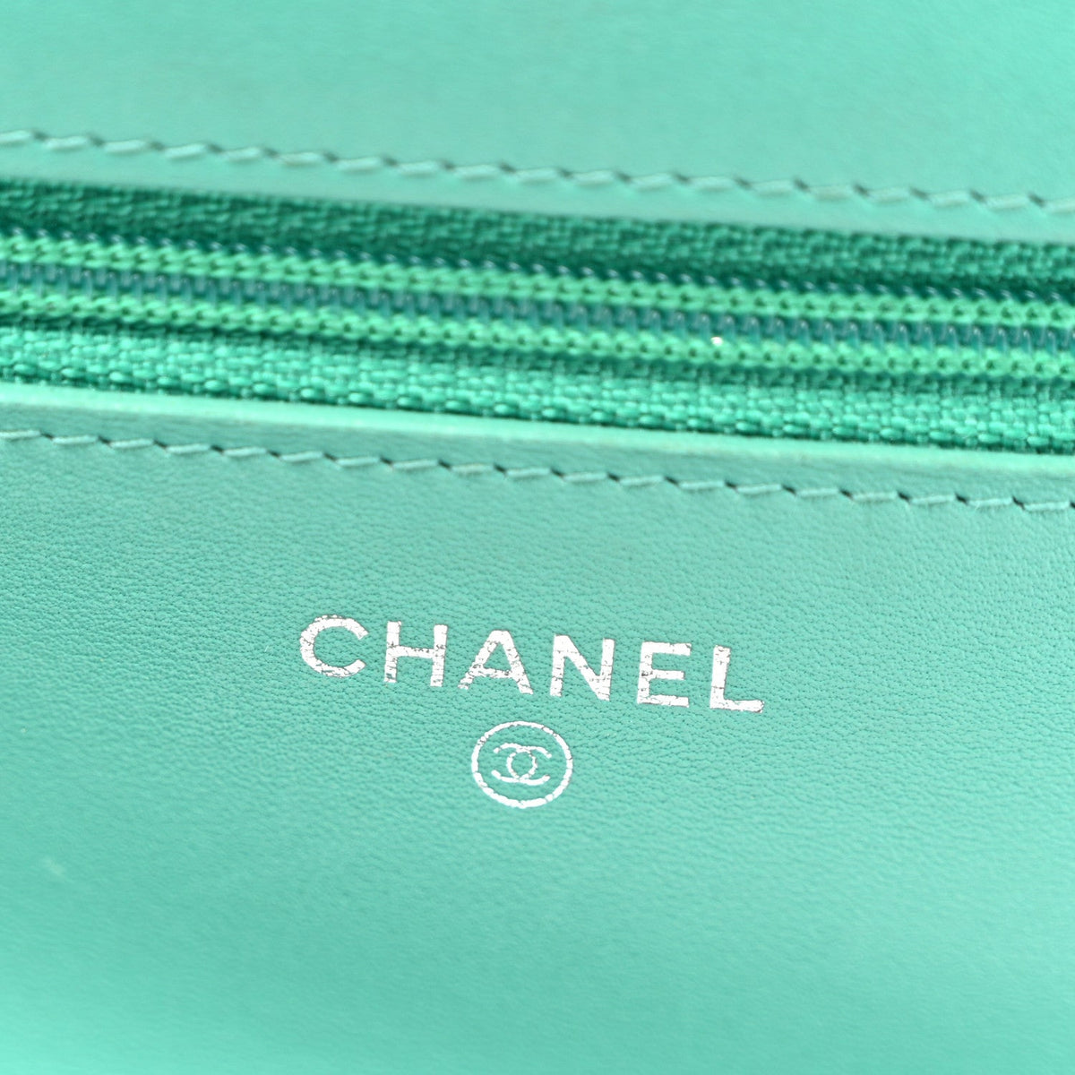 Patent Quilted Wallet On Chain WOC Green