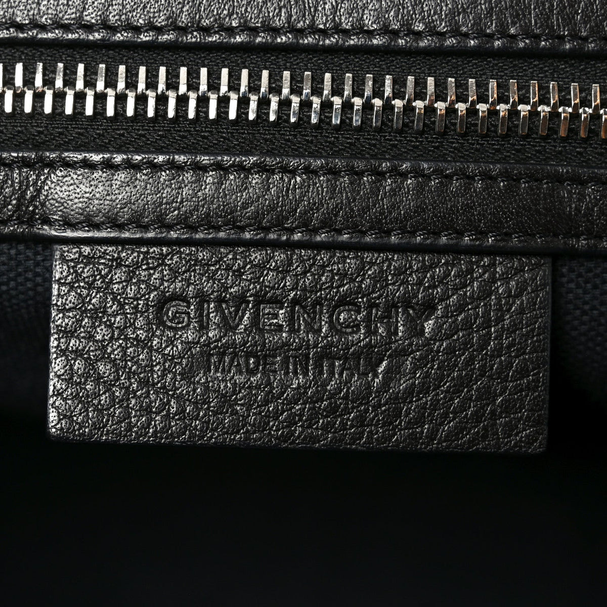 Waxy Grained Calfskin Medium Nightingale  Black
